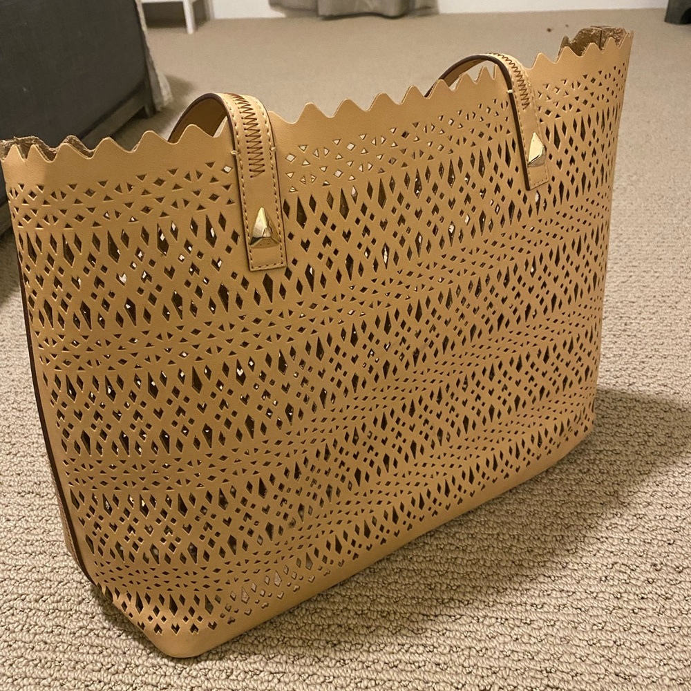 Stella and dot tan beach bag
